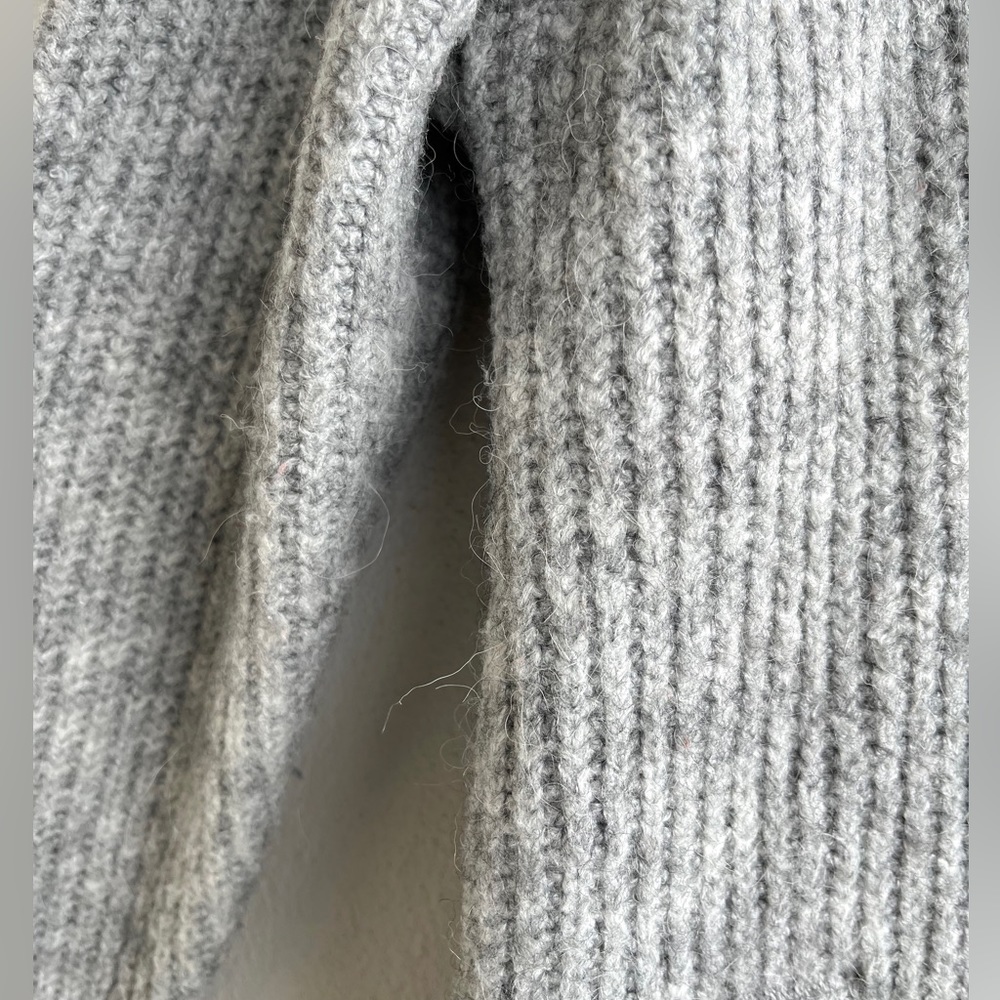 H&M | Ribbed Knit Zip Sweater - Picture 10 of 16